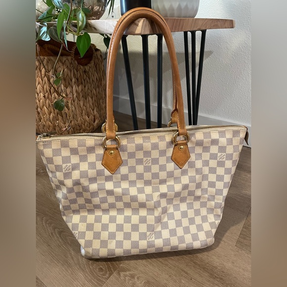 Louis Vuitton Bag - Picture 2 of 16